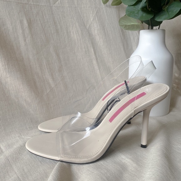 Zara Shoes - Trendy Zara Clear Round Toe Heels